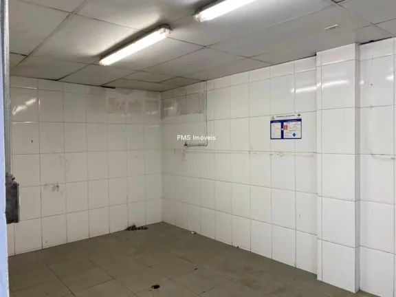 Imagem Galpão Comercial de 477m² com 2 Banheiros para Locação na Lapa, São Paulo-SP