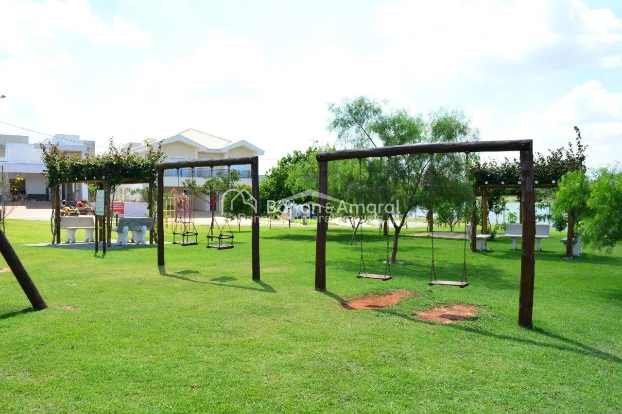 Imagem Terreno a venda no Condomínio Terras do Cancioneiro, Paulínia/SP.