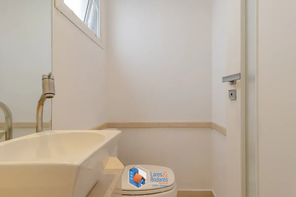 Imagem Sobrado para venda em Vila Brasílio Machado com 4 quartos, sendo 1 suíte, 255m²