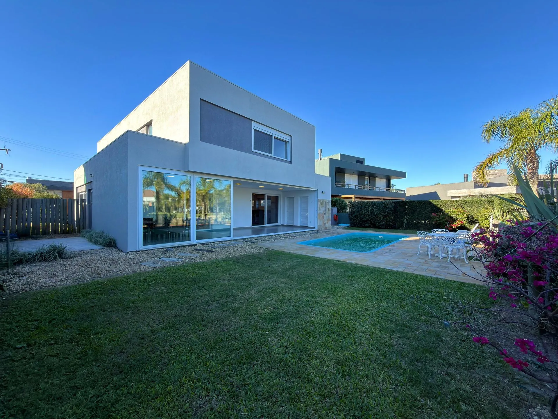 Imagem Casa à venda em Xangri-lá, Centro, com 4 quartos, 291m2