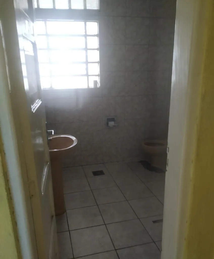 Imagem Prédio Comercial à Venda no Centro de Santo André-SP: 2 Salas, 3 Banheiros, 780m² de Área!