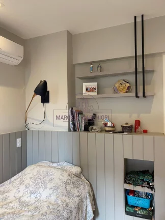 Imagem 5 quartos, 2 suítes, todo reformado na Praia da Costa