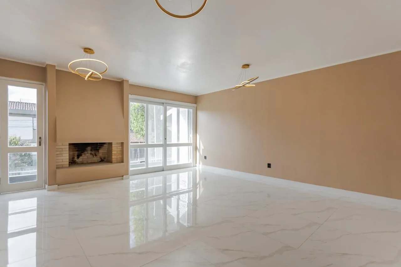 Imagem Casa de 3 dormitórios á venda no Jardim Lindóia em Porto Alegre