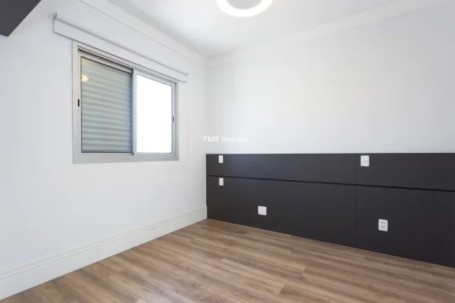 Imagem Cobertura à venda em Moema com 1 suíte, 2 vagas, 182m².