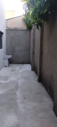 Imagem Barracão com 230m² com escritório, 2 banheiros e mezanino, vagas para recuo.Perto da Santa Casa, ...