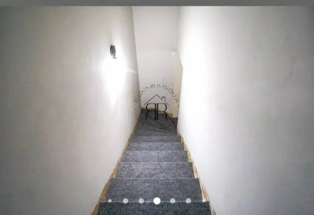 Imagem Esta encantadora casa oferece um espaço perfeito para quem busca conforto e praticidades. Com três...