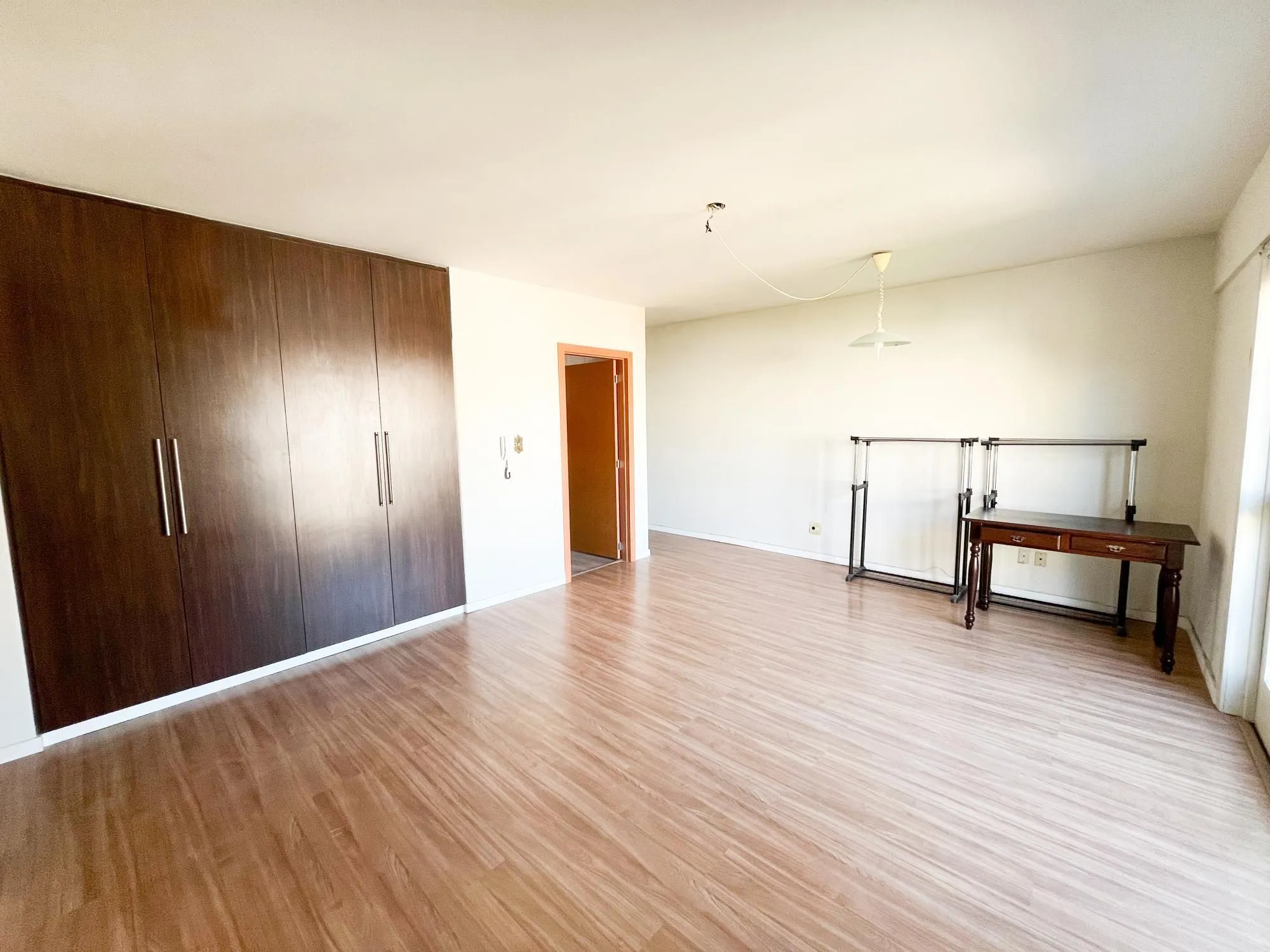 Imagem Apartamento de 3 quartos, suíte, dependência de emprega e 1 vaga de garagem