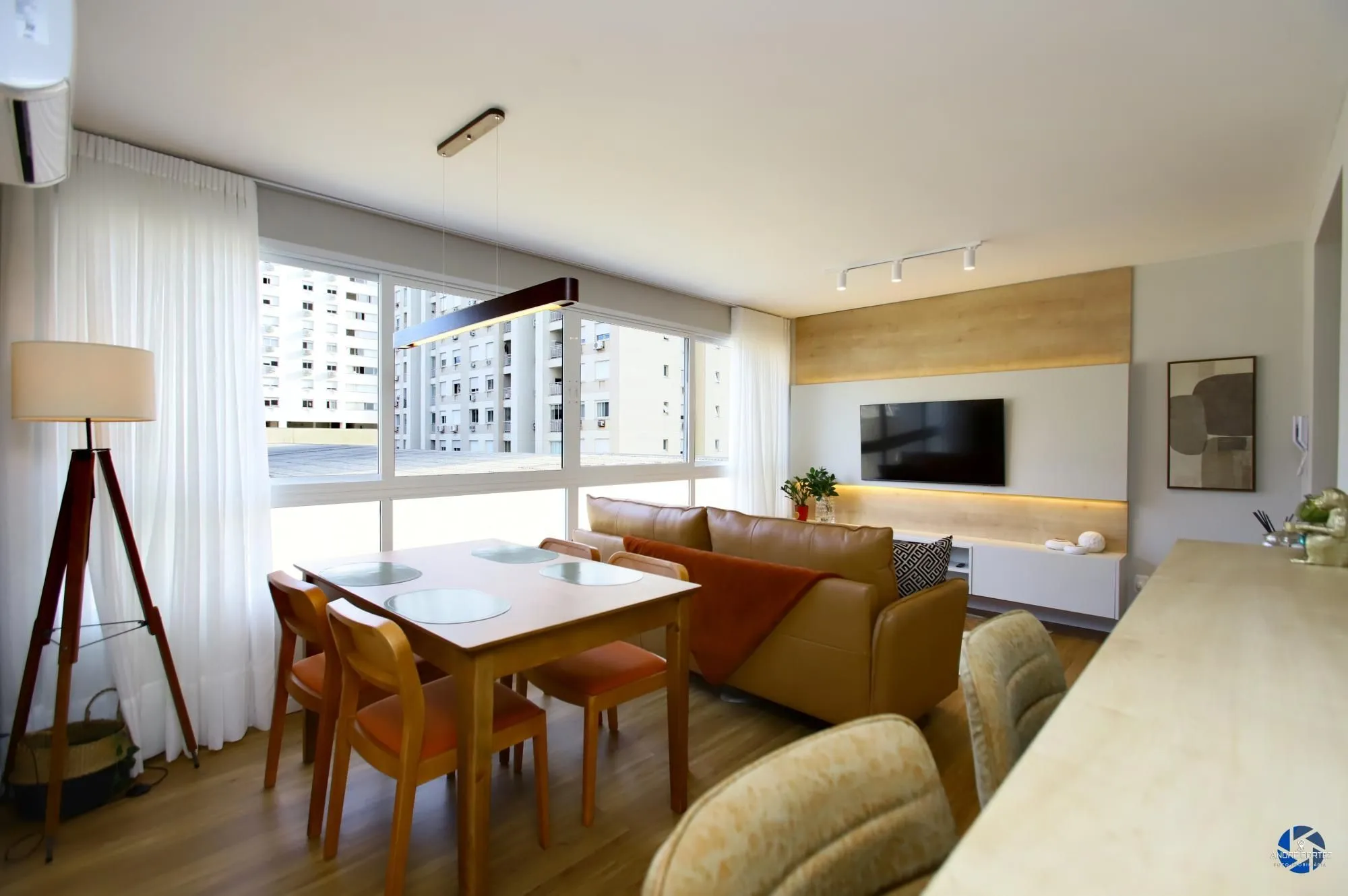 Imagem Apartamento 1 dormitório, 54 metros privativos semi mobiliado, elevadores