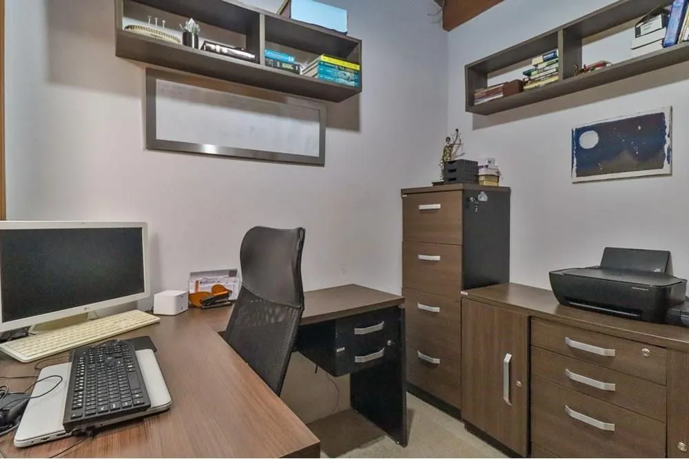 Imagem Casa térrea com 2 dormitórios, lavabo, espaço gourmet e 2 vagas.