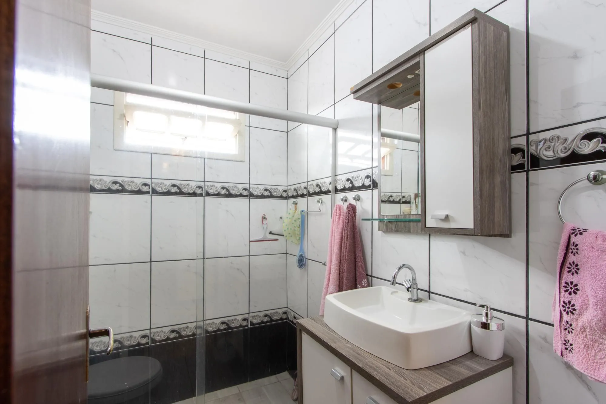 Imagem Casa em Vila Nova, Porto Alegre! Com 160m² de área privativa e um total de 899m²