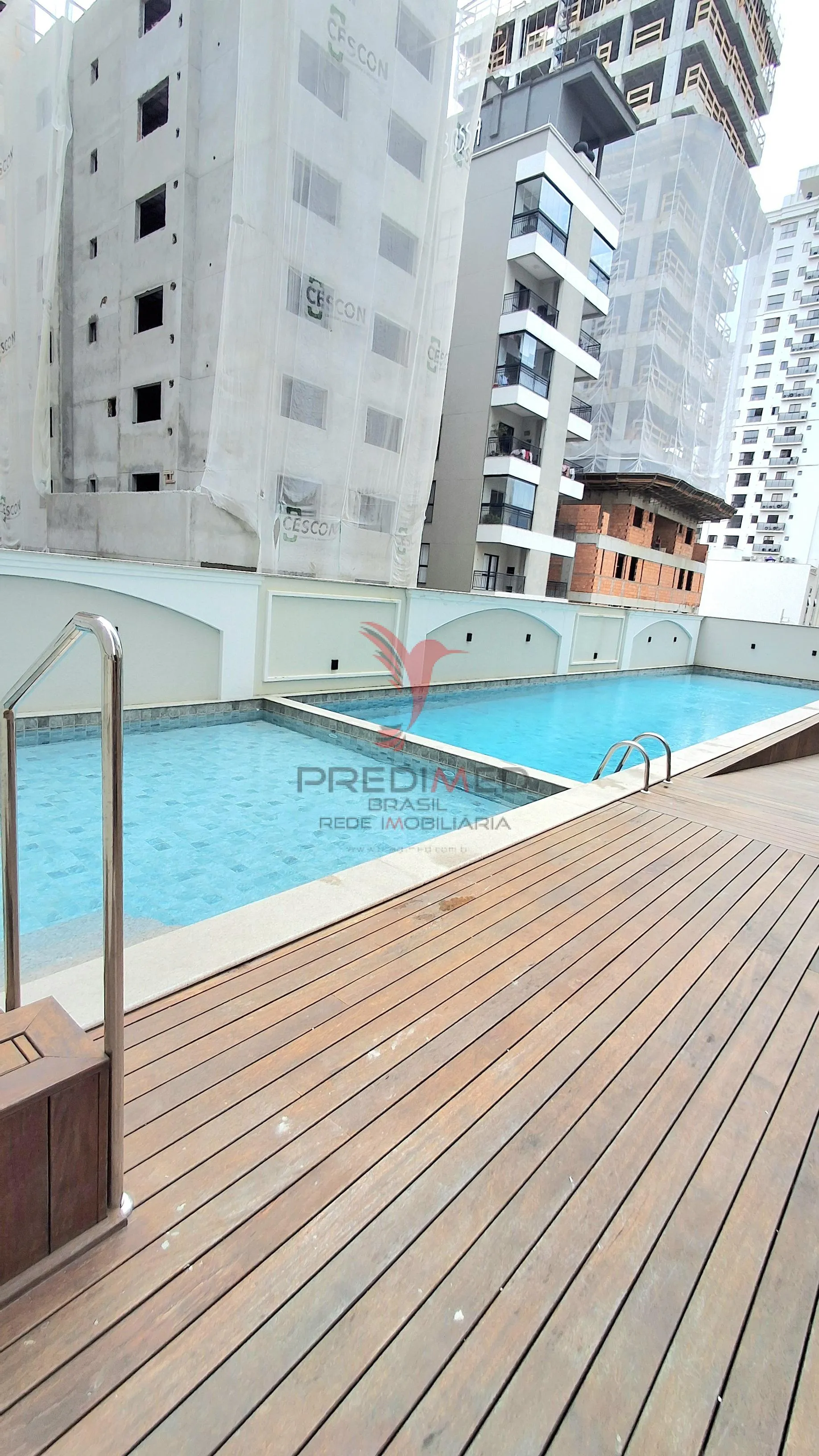Imagem Apartamento de 2 Quartos em Itapema, Sacada com churrasqueira, a poucos metros do mar
