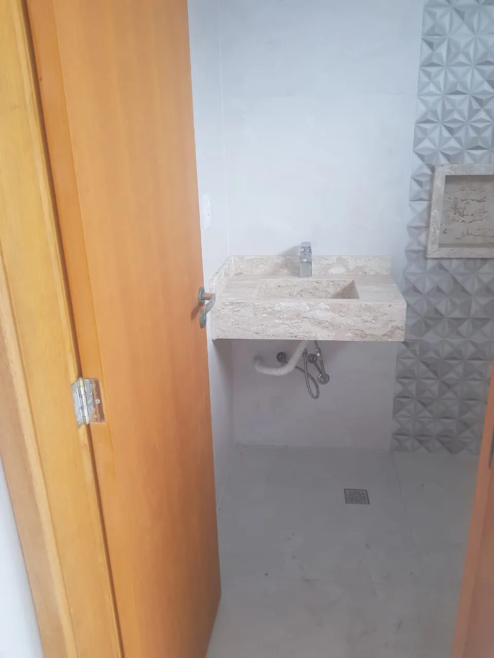 Imagem VENDO SOBRADO COM 03 SUÍTES NO BAIRRO VILA ERNA! (CUPECÊ)