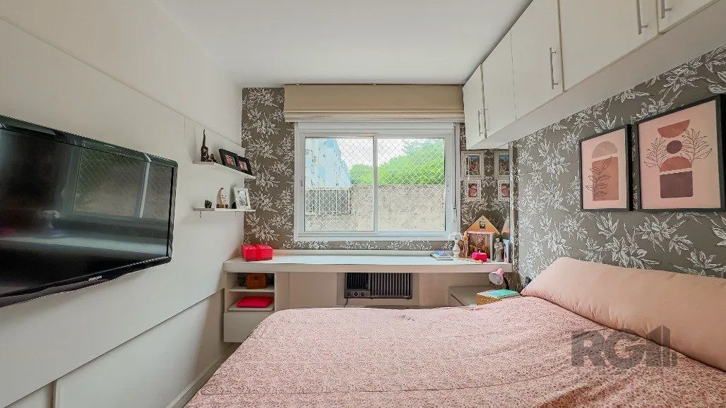 Imagem Apartamento a venda no bairro Passo da Areia com dois dormitórios.