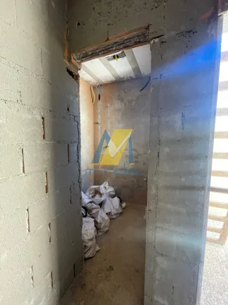 Imagem Sobrado moderno com 3 suítes, 4 vagas e quintal para lazer exclusivo