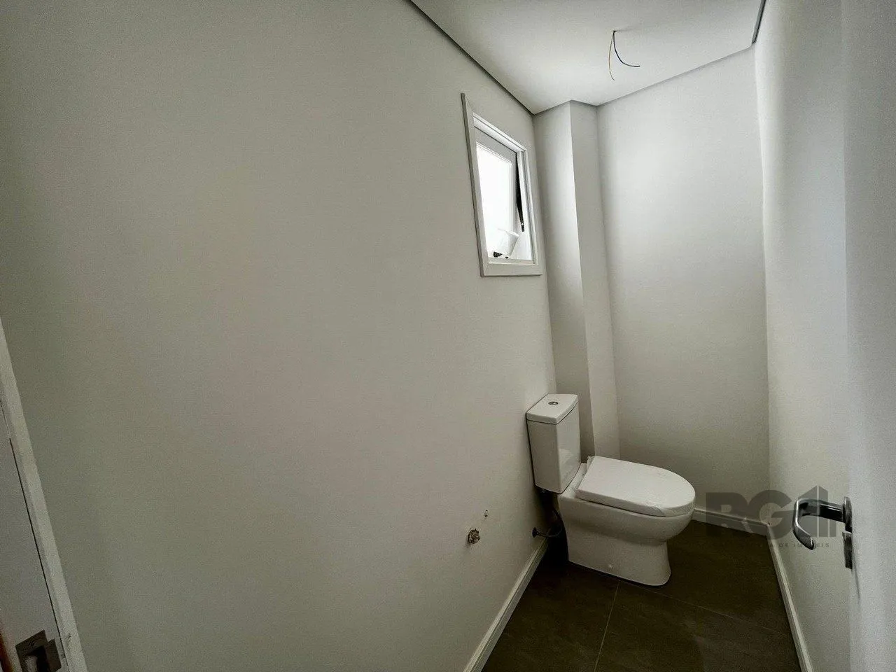 Imagem Casa 3 quartos, suíte, 2 vagas, piscina, 240m² - Vila Nova POA/RS