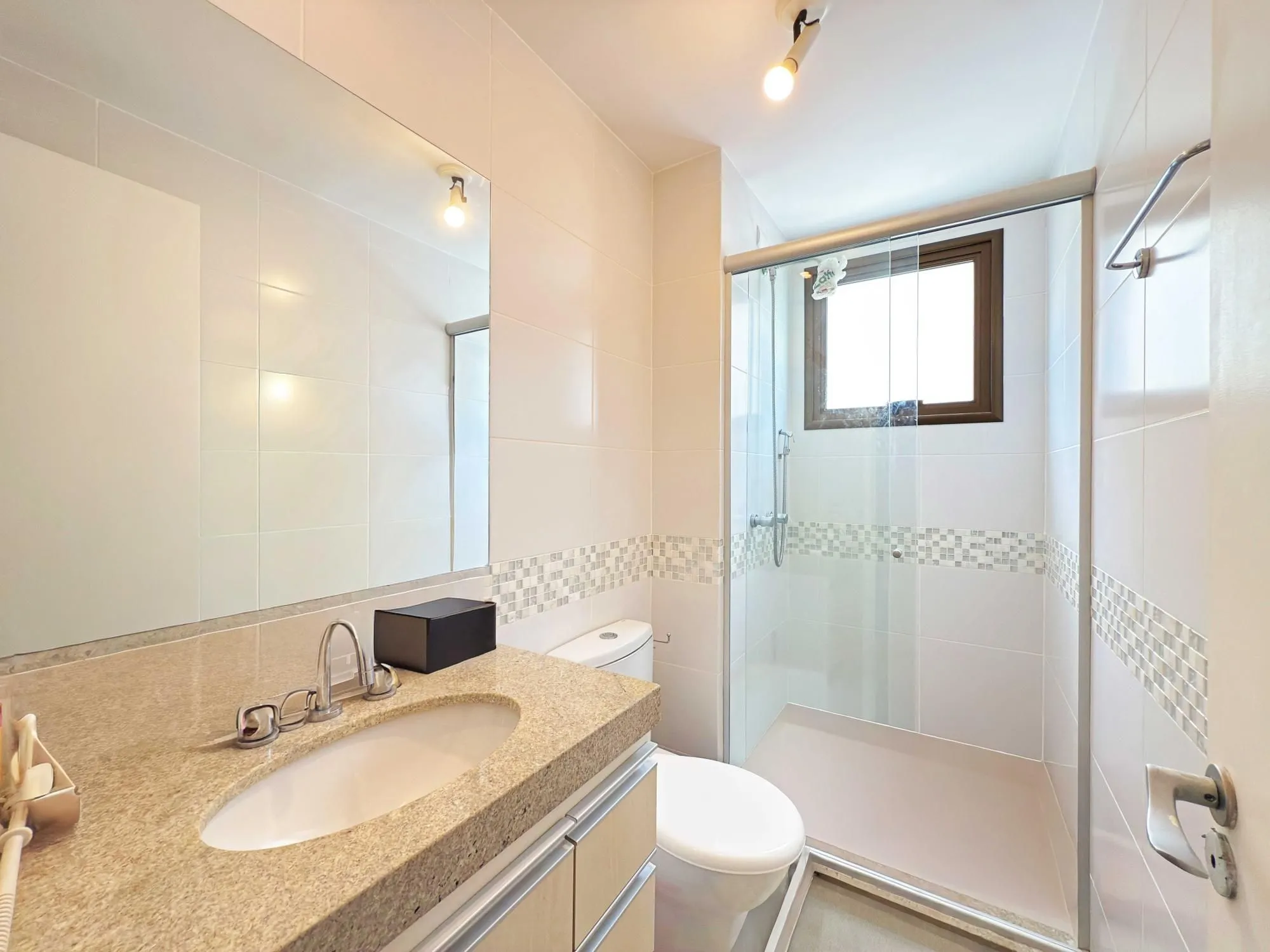 Imagem Lindo apartamento de 2 dormitórios e uma vaga de garagem
