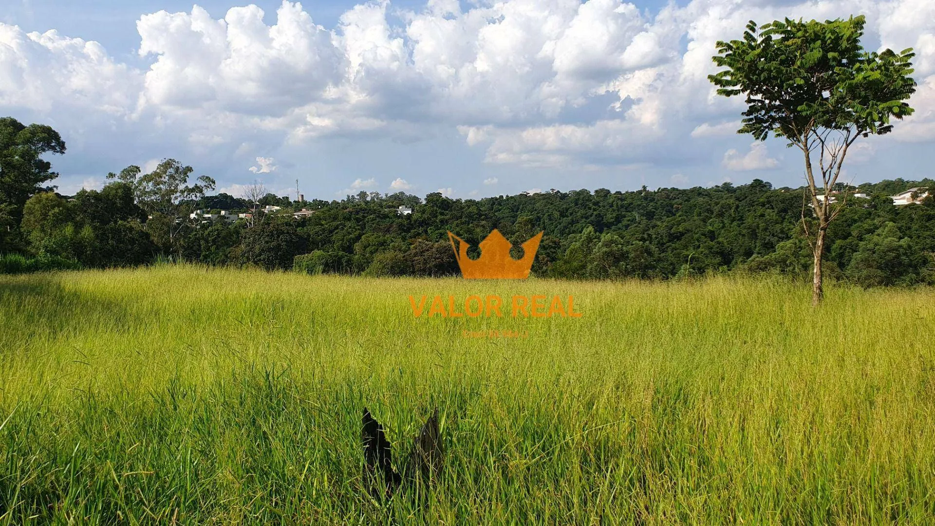 Imagem Área Residencial com 28.800.00 m2 de frente para Avenida asfaltada em Vinhedo, R$ 2.990 mil.