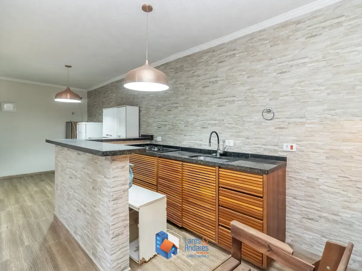 Imagem Sobrado para venda em Vila Guedes com 3 quartos, sendo 3 suítes, 196m²