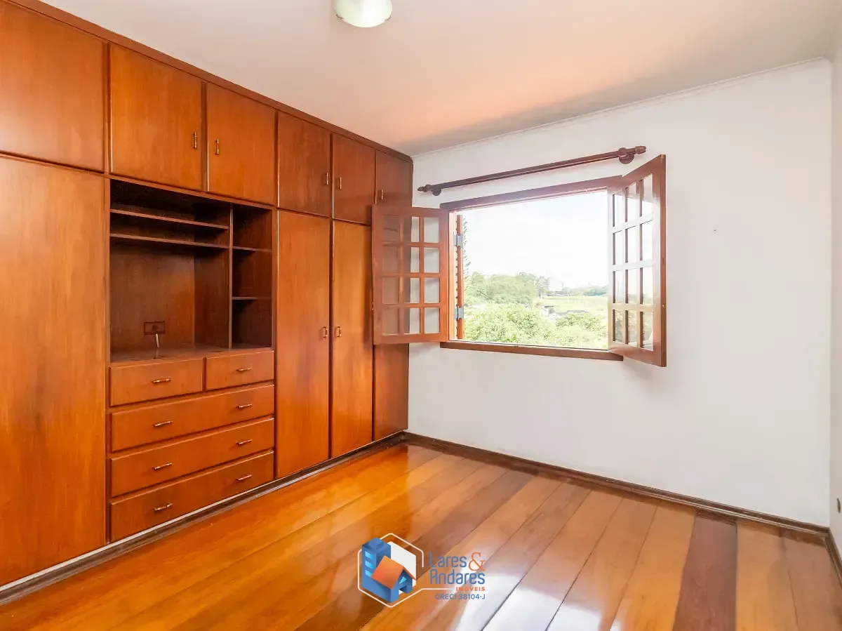Imagem Sobrado para venda em Jardim Regina com 3 quartos, sendo 1 suíte, 226m²