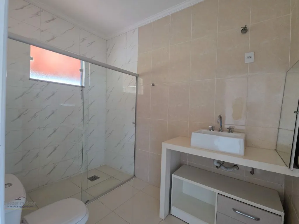 Imagem Casa estilo colonial a venda no condomínio Campo Alegre em Poços de Caldas