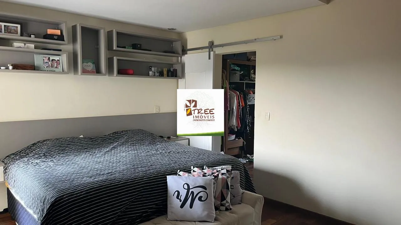 Imagem VENDA DE SOBRADO NO CONDOMÍNIO HILLS III, EM ARUJÁ/SP, 521m² com 05 suítes, piscina, sala ampla, quintal de 200m² e 06 vagas. CONSULTE-NOS.