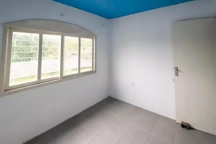 Imagem VENDE - AMPLA CASA RESIDENCIAL COM PISCINA E 5 VAGAS