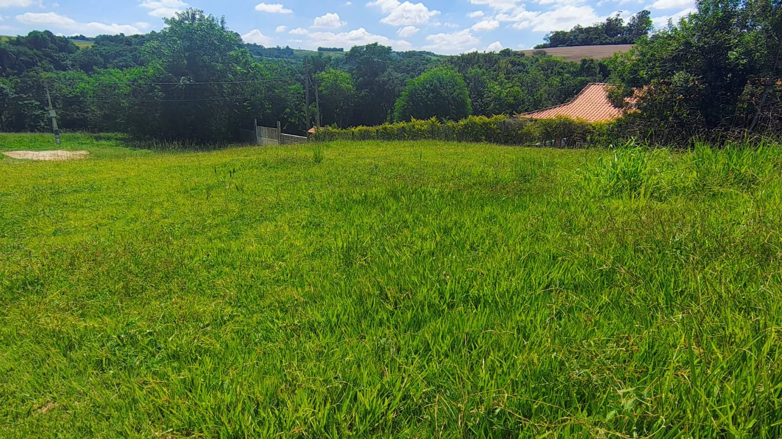 Imagem Terreno de 800m² com Vista para o Lago no Condomínio Village da Serra - Araçoiaba da Serra-SP
