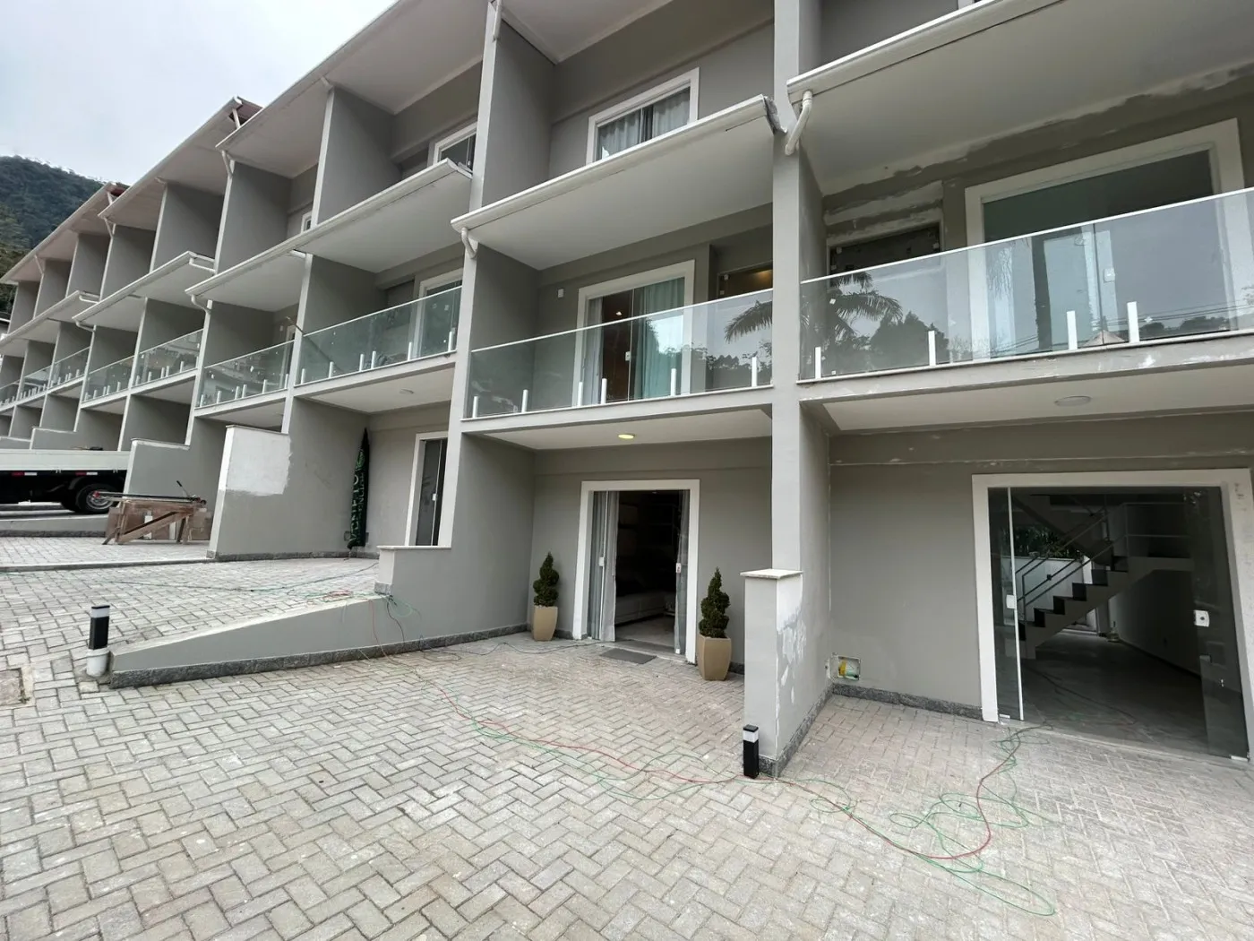 Imagem Casa em Condomínio para Venda em Petrópolis / RJ no bairro Quarteirão Brasileiro