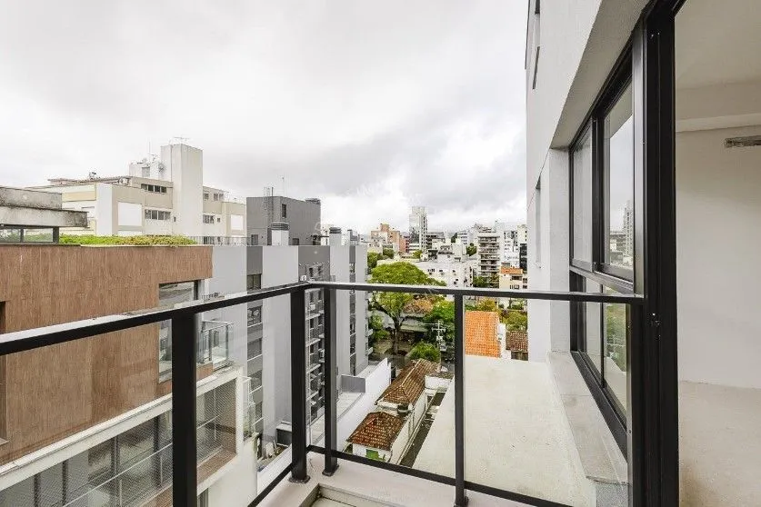 Imagem Excelente Apartamento semimobiliado de 71 m² privativos no Bairro Petrópolis.