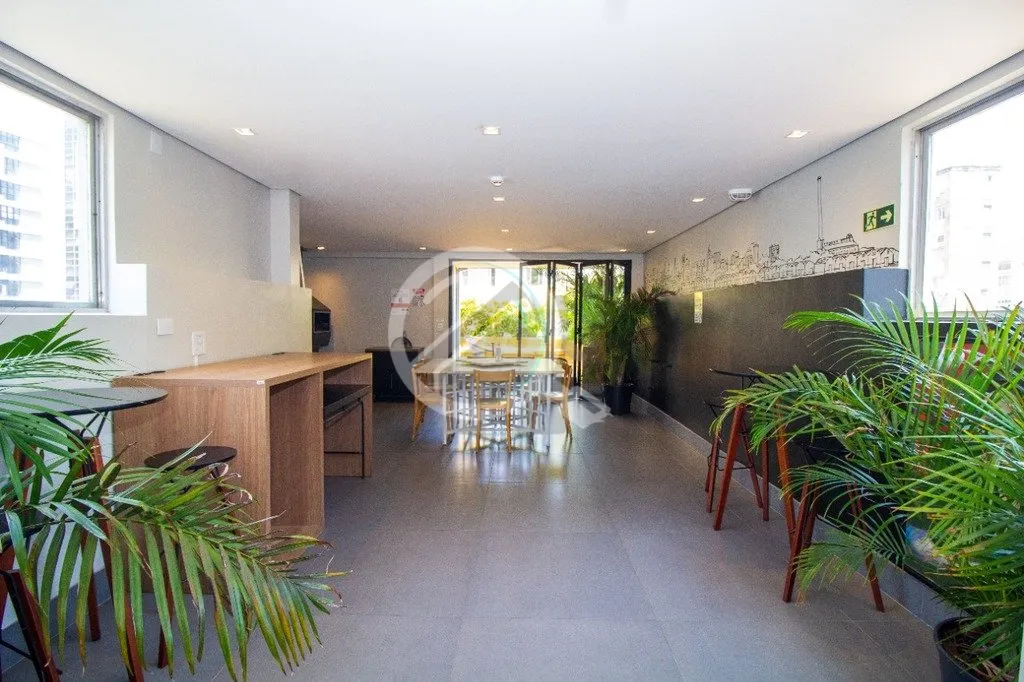 Imagem Studio mobiliado, com dormitório e espaço de convivência conjugados e banheiro social. Localiza-s...