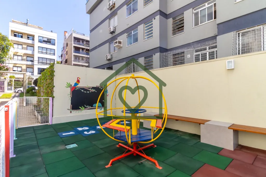 Imagem Apartamento semimobiliado em andar alto no bairro Petrópolis. 
 
Vista panorâmica de todas as jane...