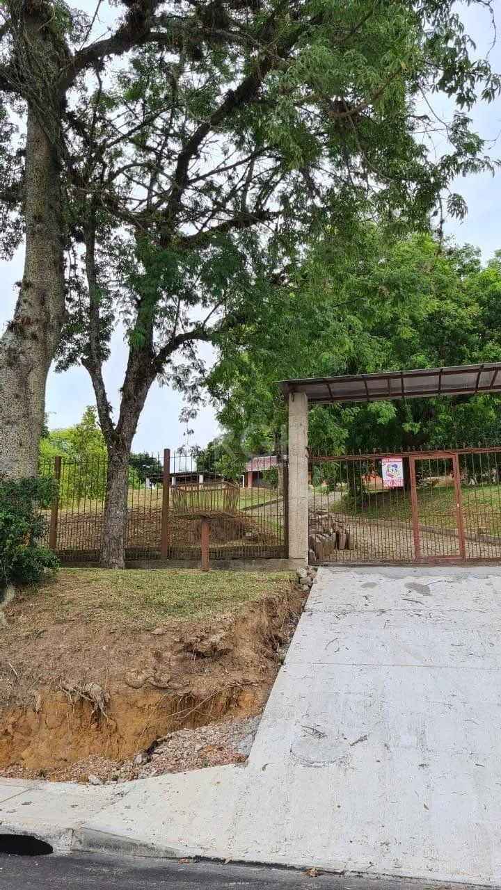 Imagem Sobrado para Venda - 200m², 3 dormitórios, sendo 1 suites, 3 vagas - Belém Novo