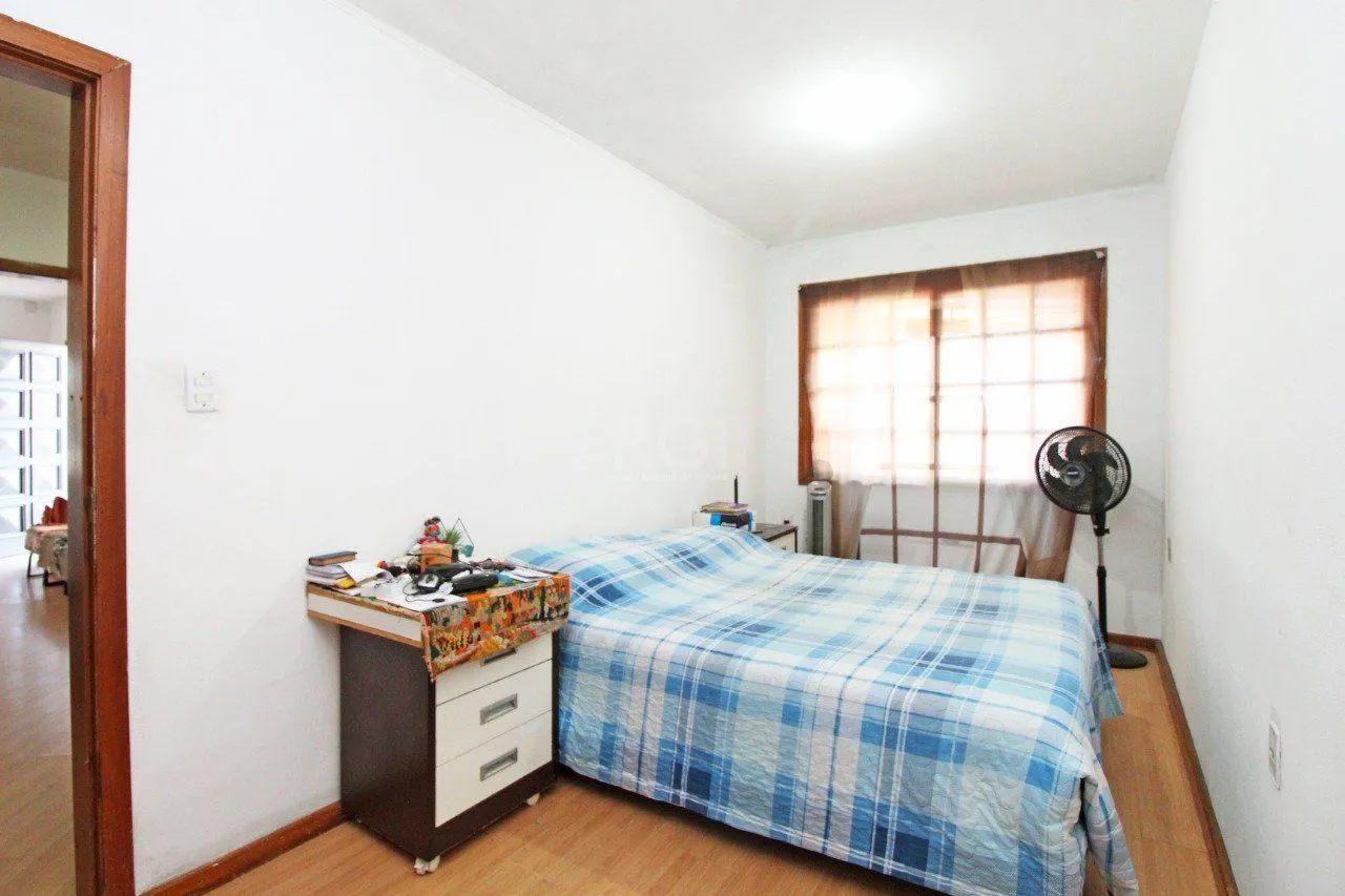 Imagem Casa 5 dormitórios, 1 suíte, 2 vagas de garagem, no bairro Camaquã, Poa/RS.
