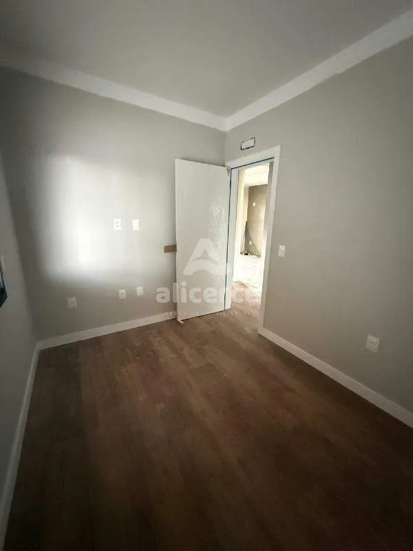 Imagem Casa nova de alto padrão - 3 Dormitórios I 1 suíte I Vaga de garagem - Loteamento Alta Vista, Potecas - São José/SC