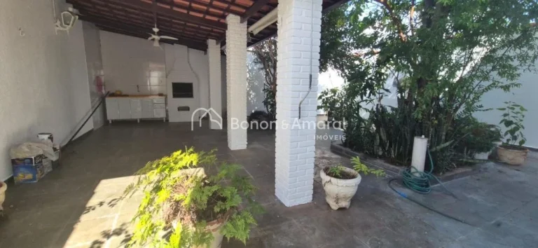 Imagem Excelente oportunidade para quem busca conforto, espaço e praticidade! Esta casa conta com 3 quarto...