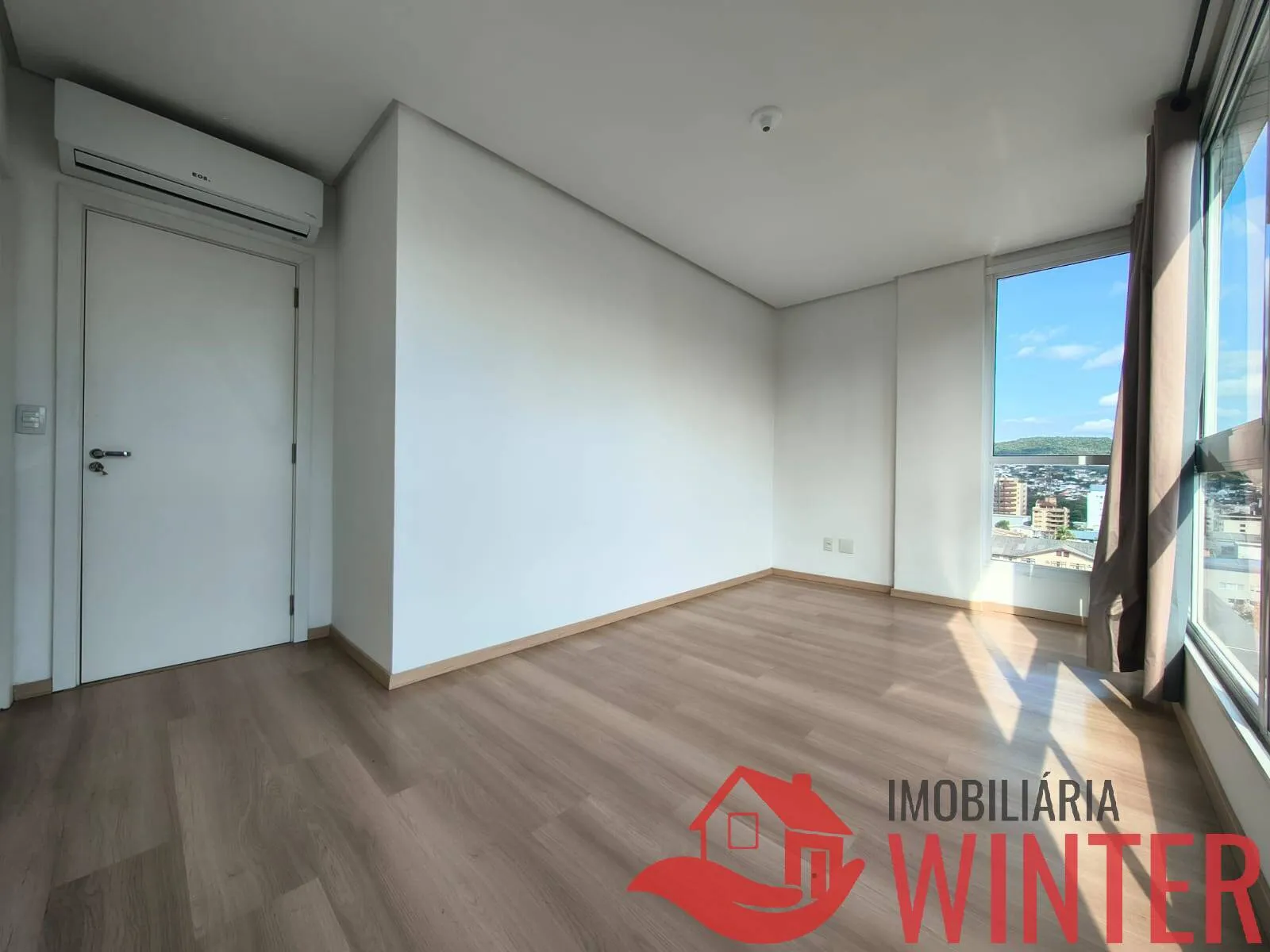 Imagem Lindo apartamento semi mobiliado de 3 quartos no centro de Feliz.