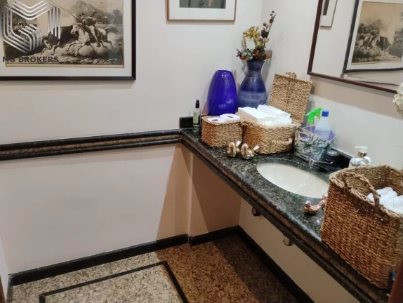 Imagem Imperdível! Apartamento de luxo com 4 suítes e 450m² em Icaraí, Niterói-RJ. Agende sua visita agora!