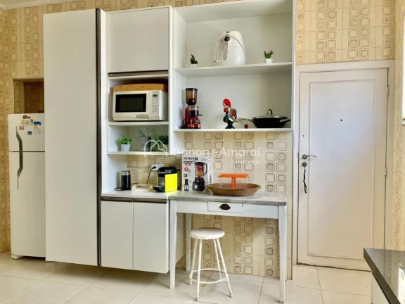 Imagem Localizado em uma torre única, este excelente apartamento oferece vista permanente para a charmosa ...