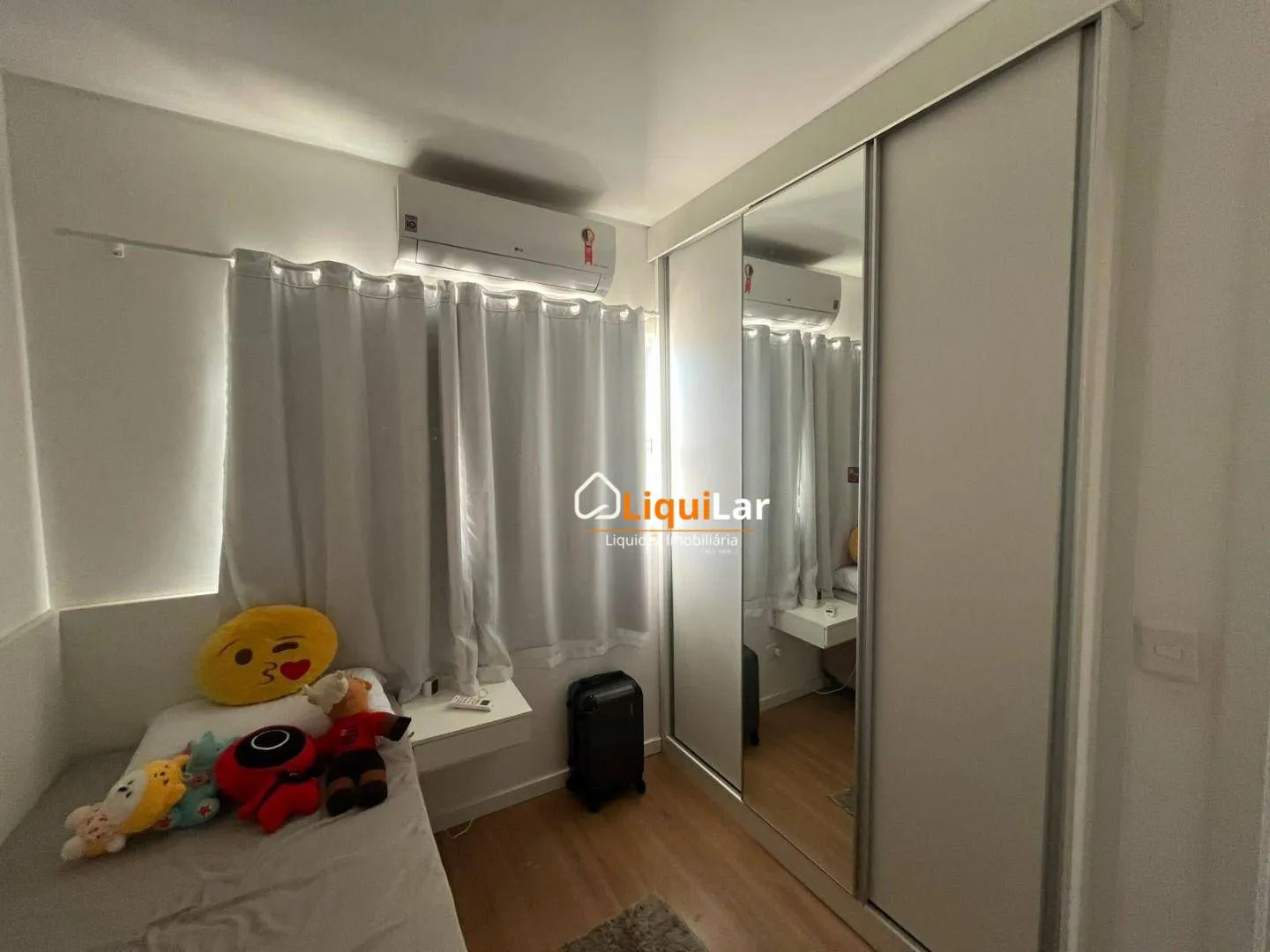 Imagem Sobrado à Venda no Condomínio Blu Park com 3 Quartos, Suíte e Rico em Planejados