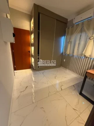 Imagem Casa à venda no Parque das Laranjeiras II em Uberaba - 3 suítes, piscina, varanda gourmet
