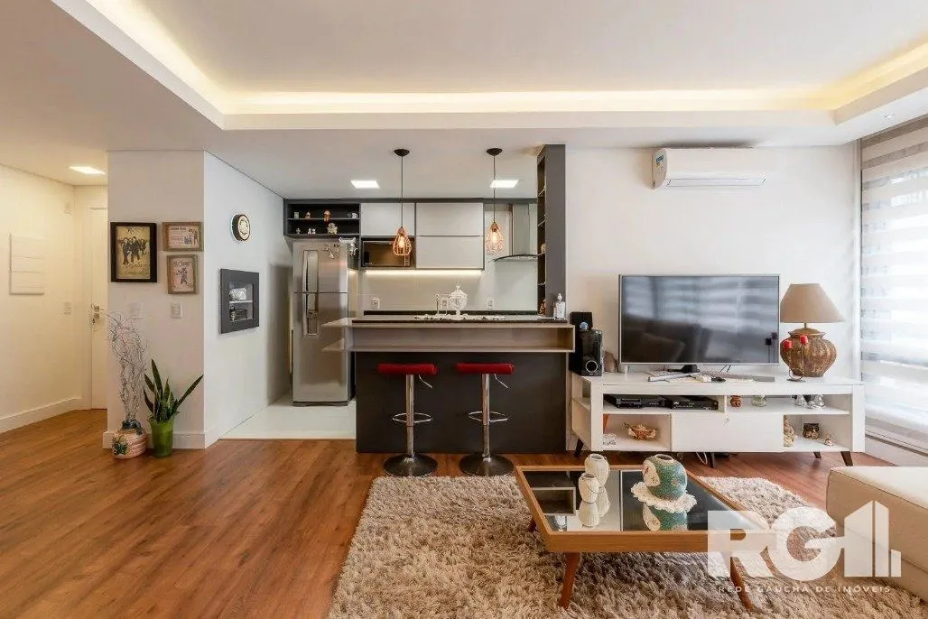 Imagem Apartamento de 3 dormitórios com suíte e churrasqueira, lavabo e 2 vagas de garagem.