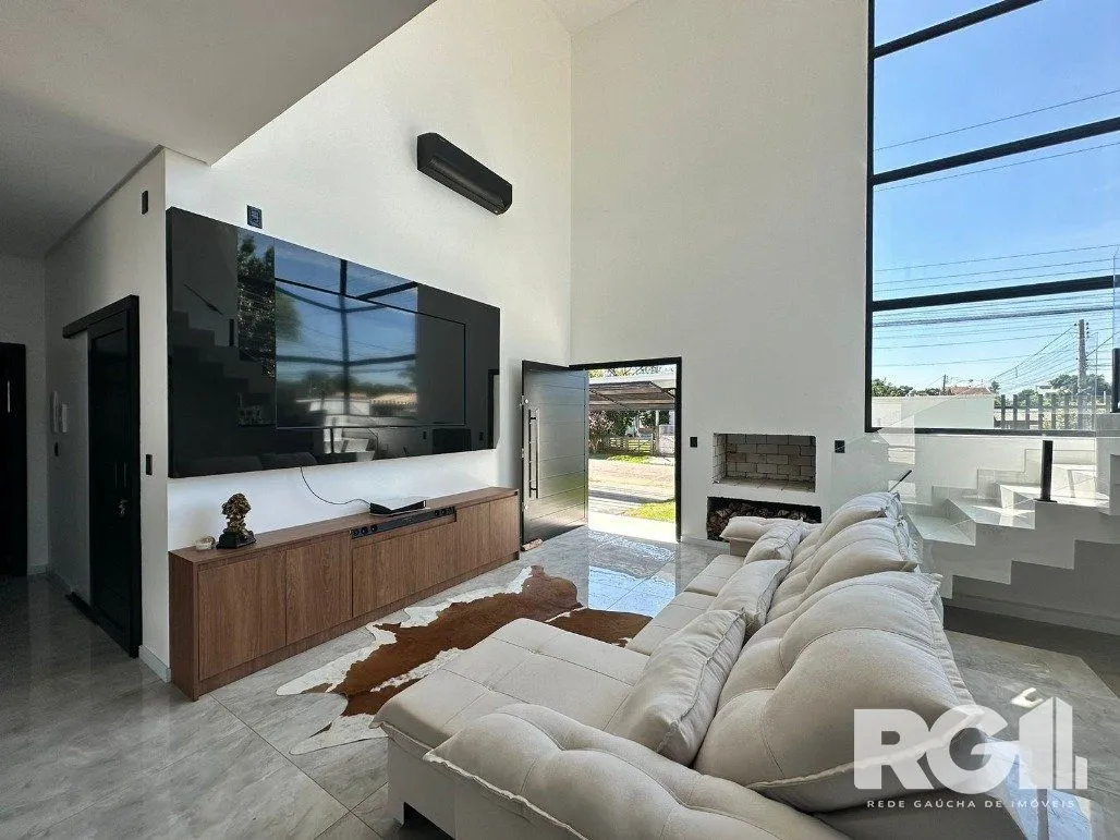 Imagem Casa de alto padrão a venda, totalmente mobiliada, com 2 dormitórios, 1 suite e 2 vagas no centro de Nova Santa Rita.