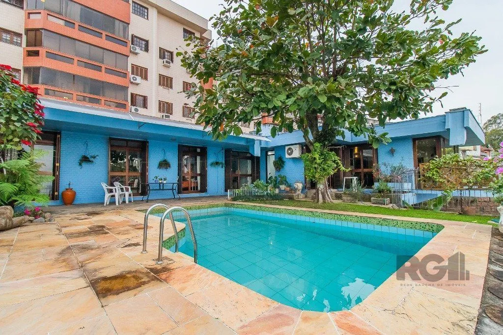 Imagem Casa para Venda - 400m², 3 dormitórios, sendo 1 suites, 4 vagas - Menino Deus