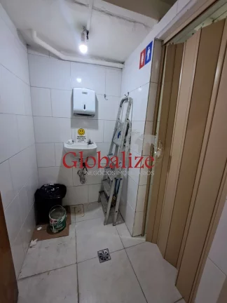 Imagem loja para locação com 25m², quadra da praia, pacote R$3.800,00 no Boqueirão em Santos