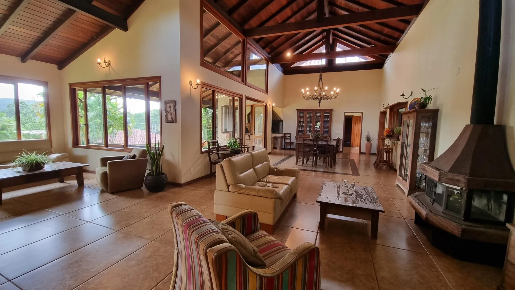 Imagem Casa para Venda - 600m², 4 dormitórios, sendo 4 suites, Vila Nova