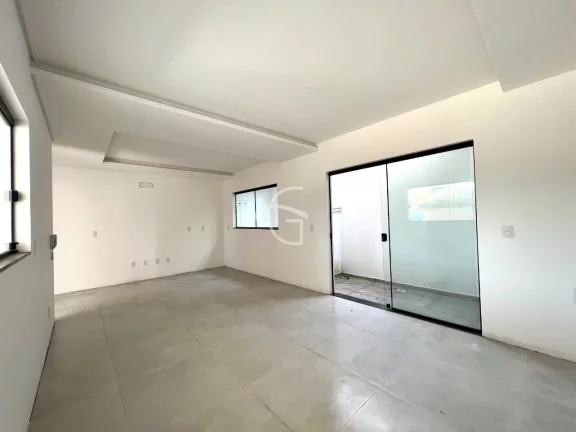 Imagem Lindo sobrado geminado em Condomínio Fechado em região arborizada do Bairro São Marcos.