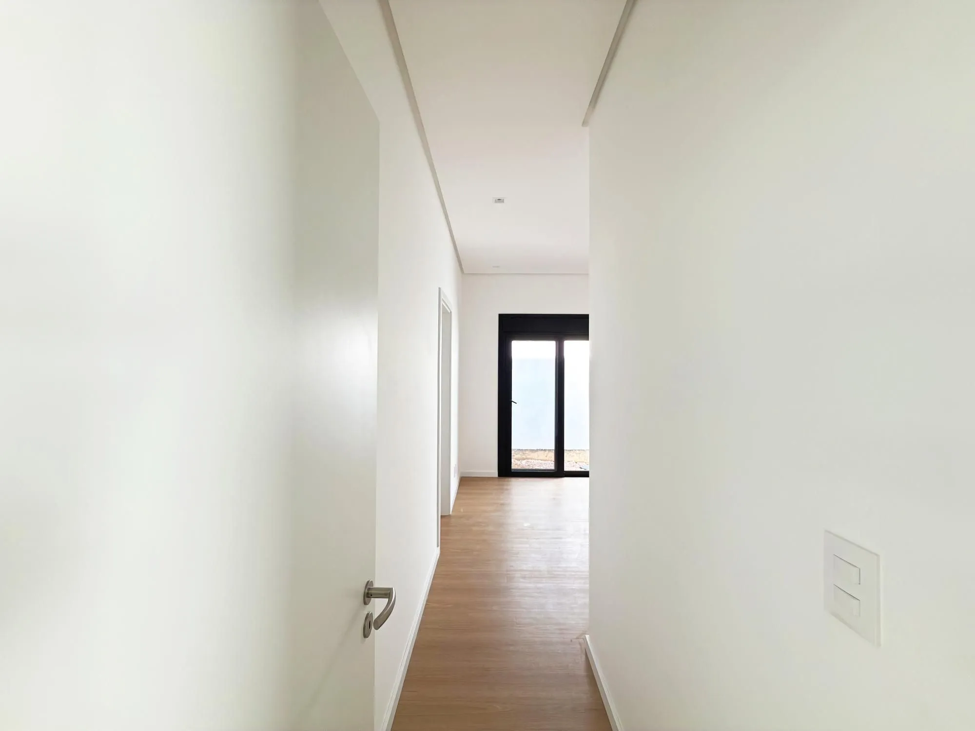 Imagem A casa conta com 434m2 de área construída, mas com um aproveitamento total dos 1.012m2 do lote