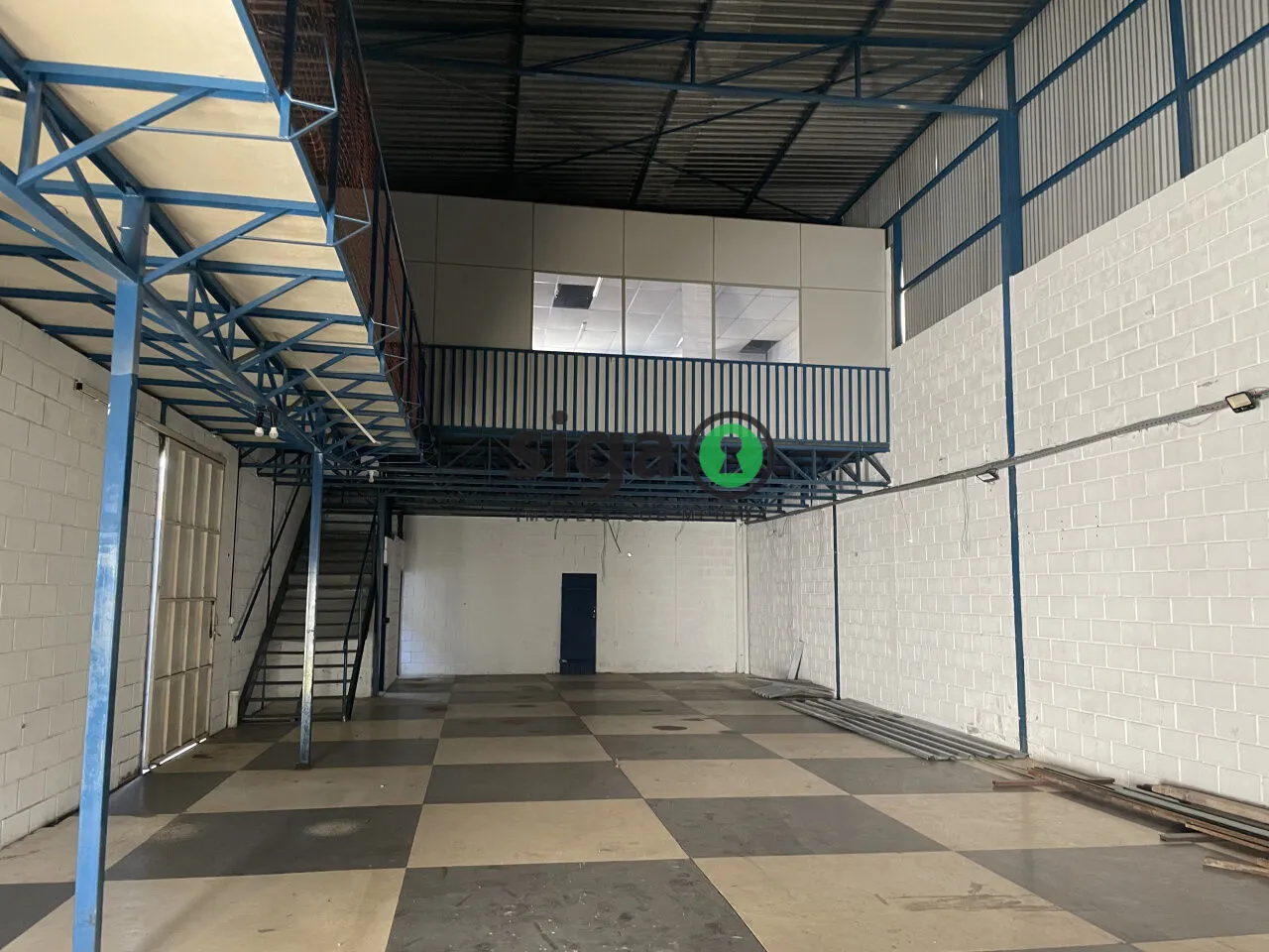 Foto do imóvel Galpão Industrial à Venda - 450 m² de Área Construída - ZC - Zona Comercial - ZEUP