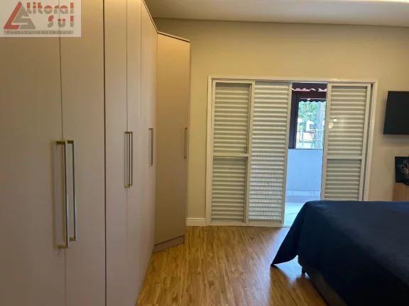 Imagem Casa à venda em Praia Grande-SP, bairro Tupi, 3 quartos, 3 suítes, 1 sala, 3 banheiros, 4 vagas, 230m².