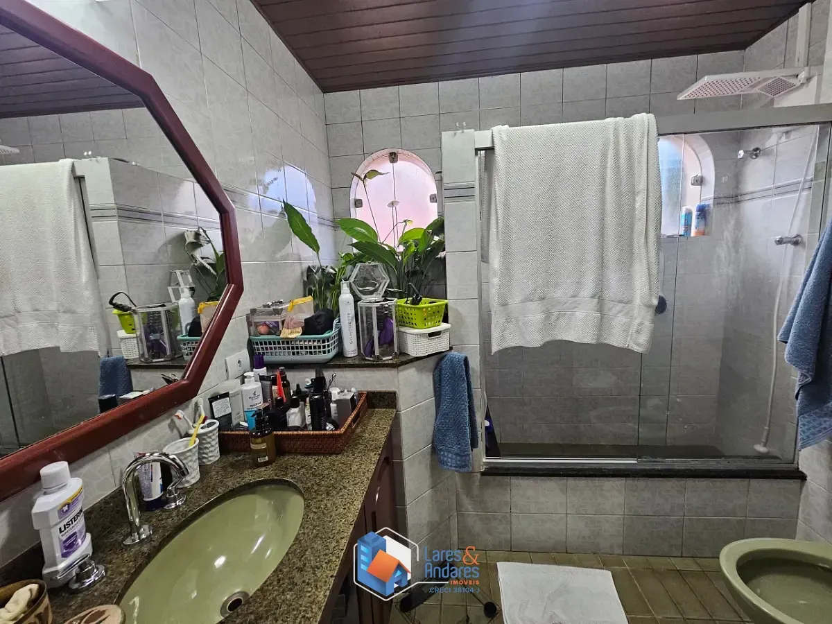 Imagem Sobrado para venda em Interlagos com 4 quartos, sendo 2 suítes, 330m²